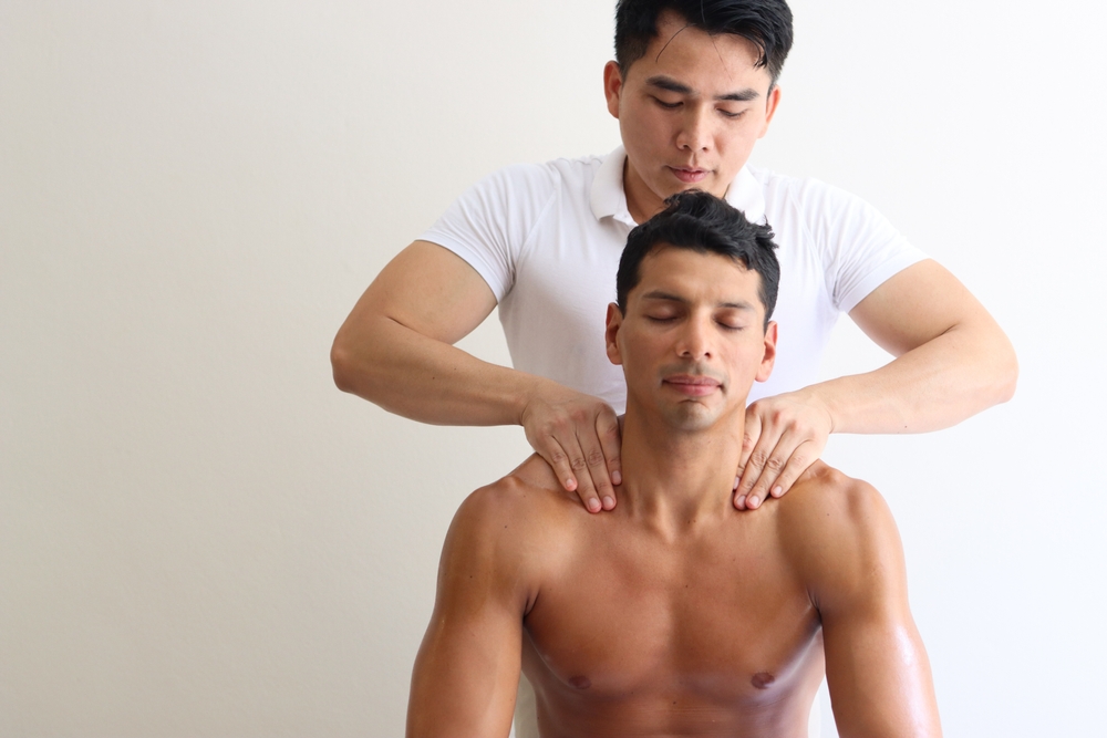 shoulder male massage 